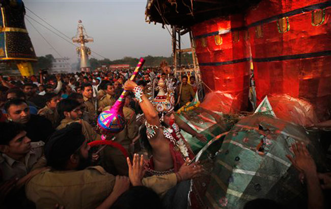 तस्‍वीरों में देखें दुर्गा विसर्जन और रावण दहन