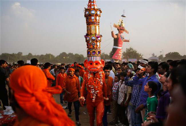 तस्‍वीरों में देखें दुर्गा विसर्जन और रावण दहन