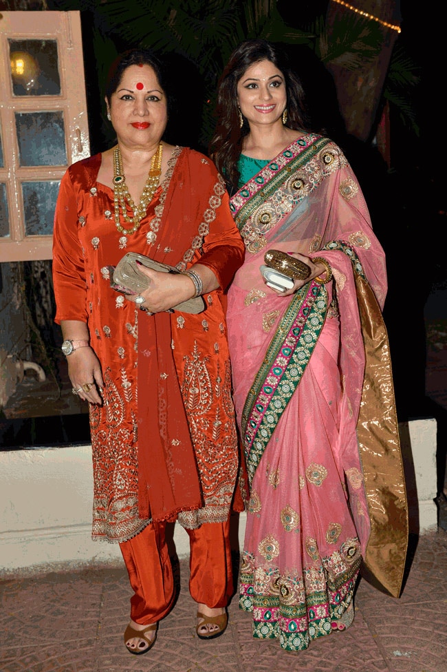 देखिए बॉलीवुड सितारों का दिवाली सेलिब्रेशन