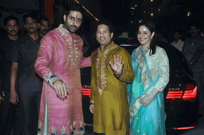 देखिए बॉलीवुड सितारों का दिवाली सेलिब्रेशन