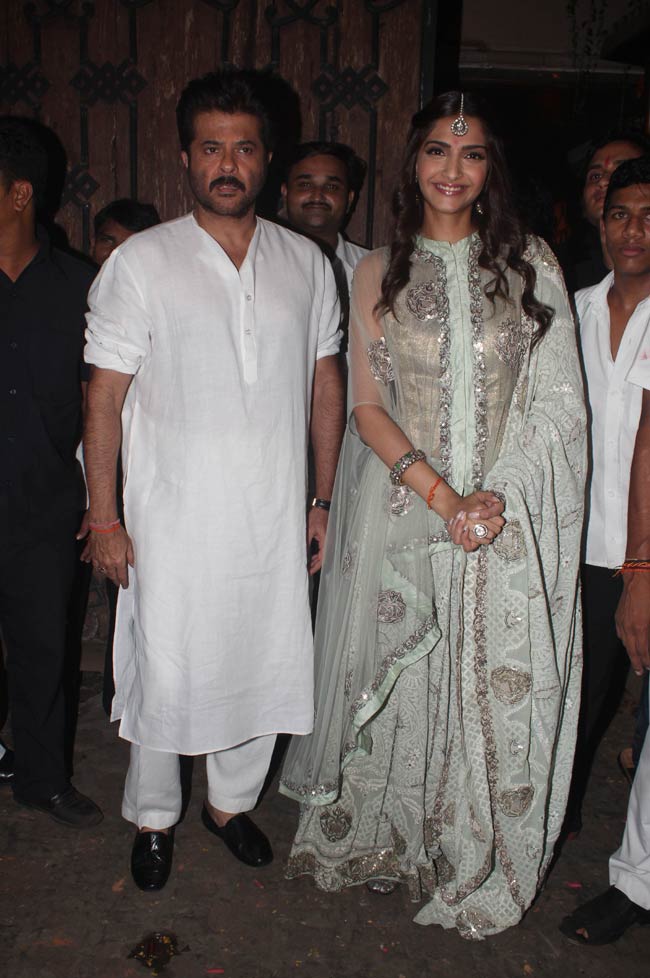 देखिए बॉलीवुड सितारों का दिवाली सेलिब्रेशन