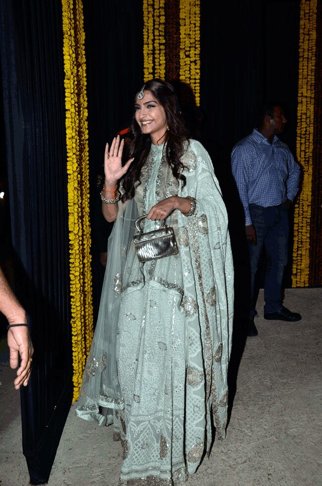 देखिए बॉलीवुड सितारों का दिवाली सेलिब्रेशन