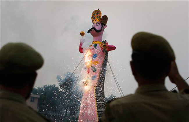 तस्‍वीरों में देखें दुर्गा विसर्जन और रावण दहन