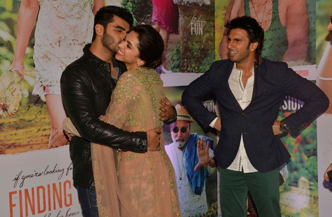 ...जब रणवीर के सामने अर्जुन कपूर ने किया दीपिका को किस