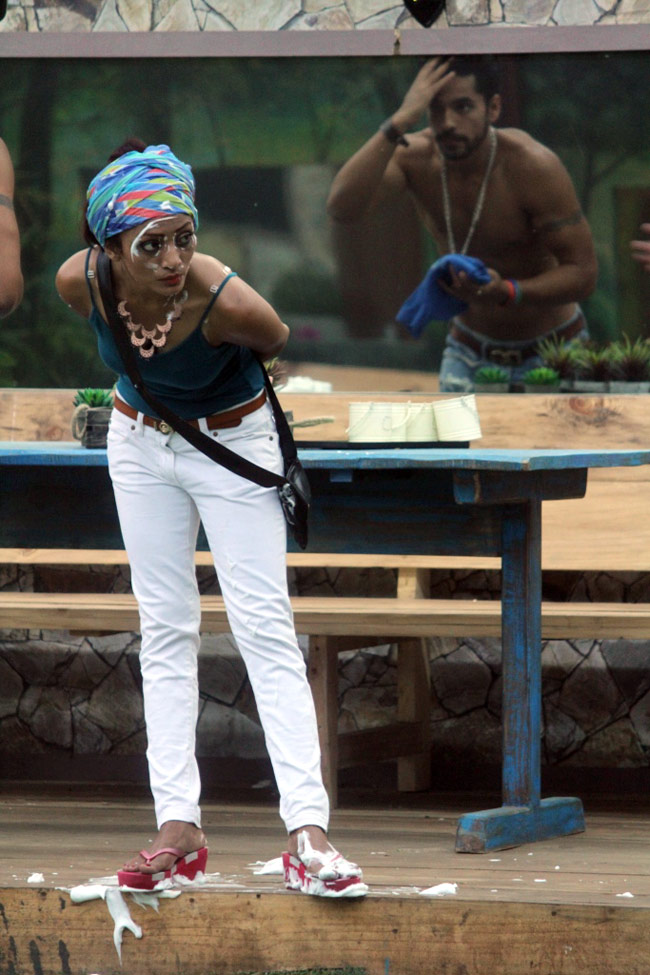 Bigg Boss 8: नॉमिनेशन में नजर आया सोनाली का आक्रामक अंदाज