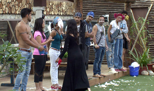 Bigg Boss 8: नॉमिनेशन में नजर आया सोनाली का आक्रामक अंदाज