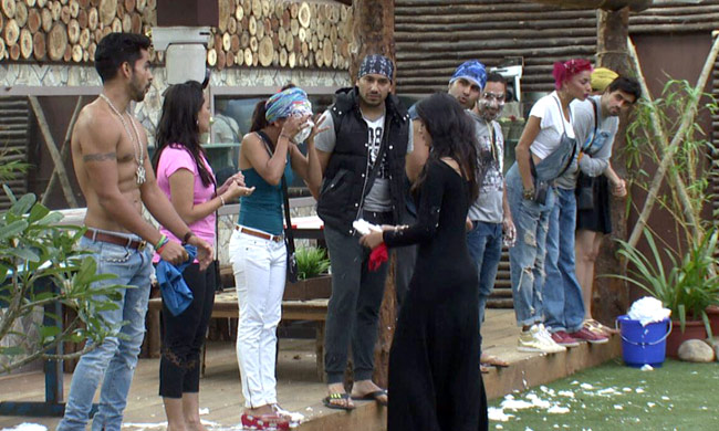 Bigg Boss 8: नॉमिनेशन में नजर आया सोनाली का आक्रामक अंदाज