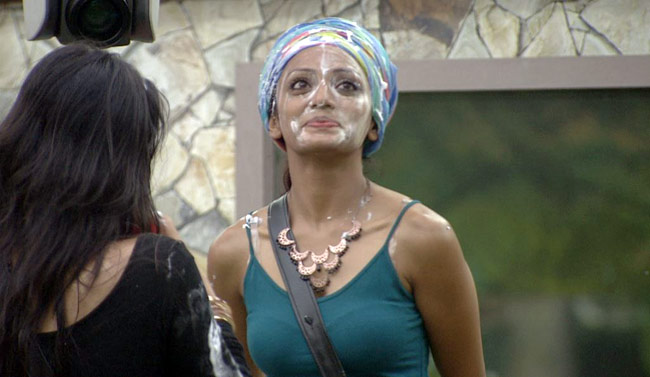 Bigg Boss 8: नॉमिनेशन में नजर आया सोनाली का आक्रामक अंदाज