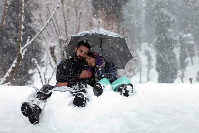 लव व रोमांस के लिए बॉलीवुड की पहली पसंद है कश्‍मीर