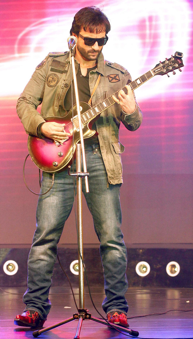 'हैप्पी एंडिंग' की म्यूजिक लॉन्च पर दिखी सितारों की चमक