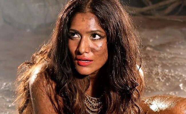 देखें फिल्म 'रोर' की एक्‍ट्रेस हिमार्षा वेंकटसामी की बोल्‍ड तस्‍वीरें