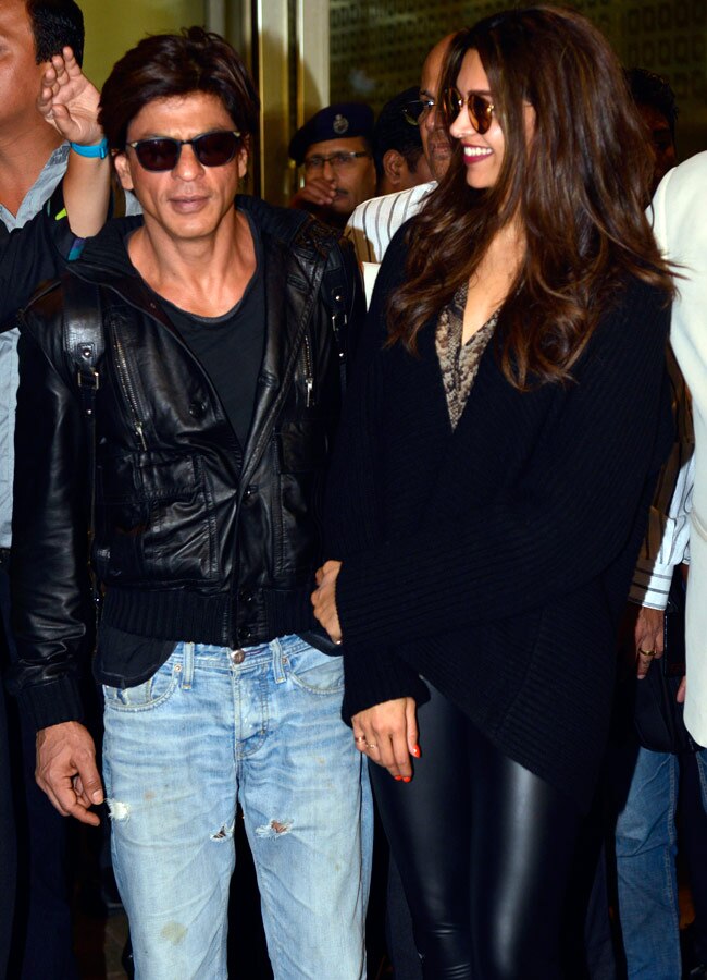 विदेश में 'हैप्‍पी न्‍यू ईयर' का प्रमोशन कर भारत लौटे सितारे