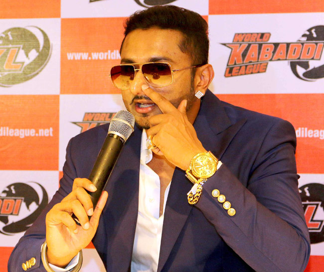 सितारों ने खरीदी टीम, खेल में लगा ग्लैमर का तड़का