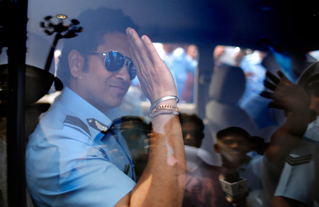 'ग्रुप कैप्टन' सचिन के साथ वायुसेना ने मनाया एयरफोर्स डे