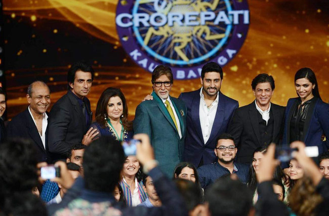 शाहरुख, दीपिका, एकता, अभिषेक ने KBC सेट पर किया 'हैप्‍पी न्‍यू ईयर' का प्रमोशन