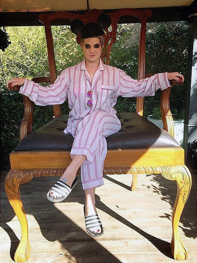 देखिए हॉलीवुड सितारों का Halloween अवतार