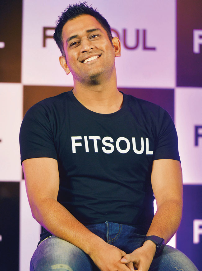 सितारों ने खरीदी टीम, खेल में लगा ग्लैमर का तड़का