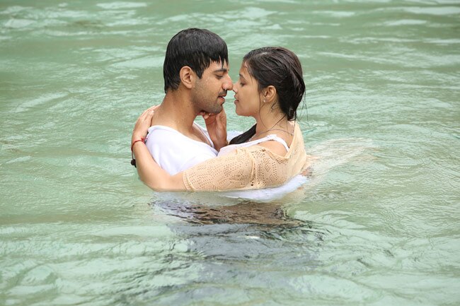 'जिद' में प्रियंका चोपड़ा की बहन मनारा ने पार की बोल्‍डनेस की हद...