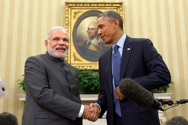 गर्मजोशी से मिले दो सबसे बड़े लोकतंत्र के नायक