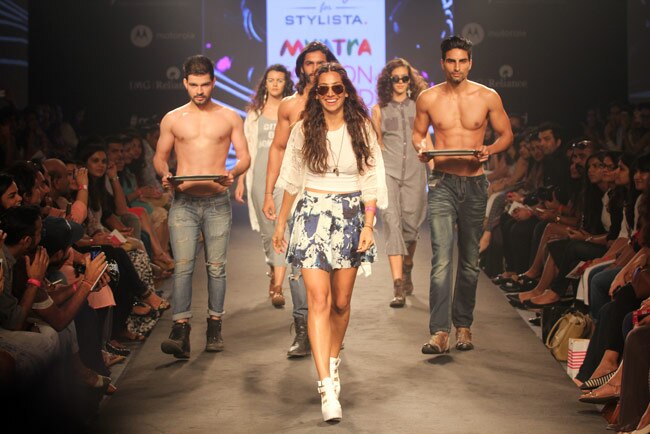 रैंप पर दीया मिर्जा, कल्कि और सुष्मिता सेन के जलवे