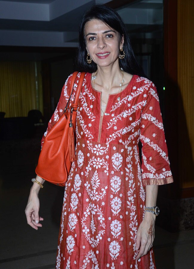 बॉलीवुड में नवरात्र की धूम, मान्यता के घर माता की चौकी