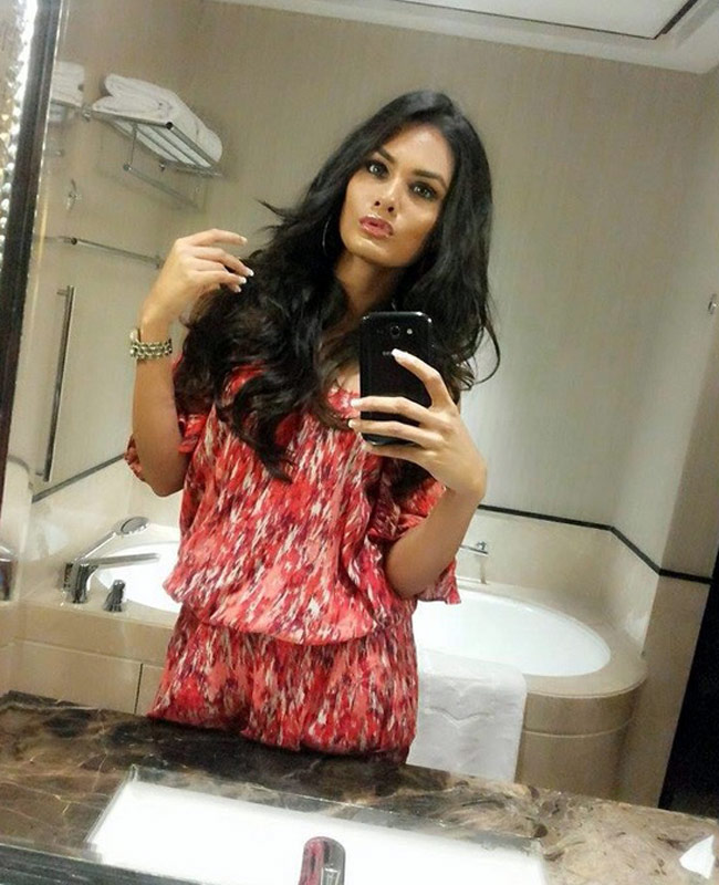 मिस यूनिवर्स में हिस्सा ले रही नोयोनिता की मोहक तस्वीरें