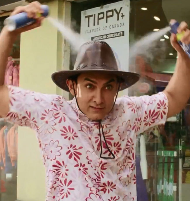 देखिए PK में आमिर खान का सतरंगी-अतरंगी अंदाज