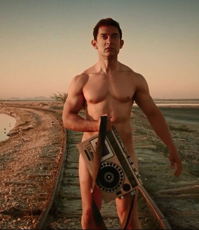 देखिए PK में आमिर खान का सतरंगी-अतरंगी अंदाज