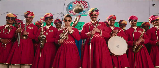 देखिए PK में आमिर खान का सतरंगी-अतरंगी अंदाज