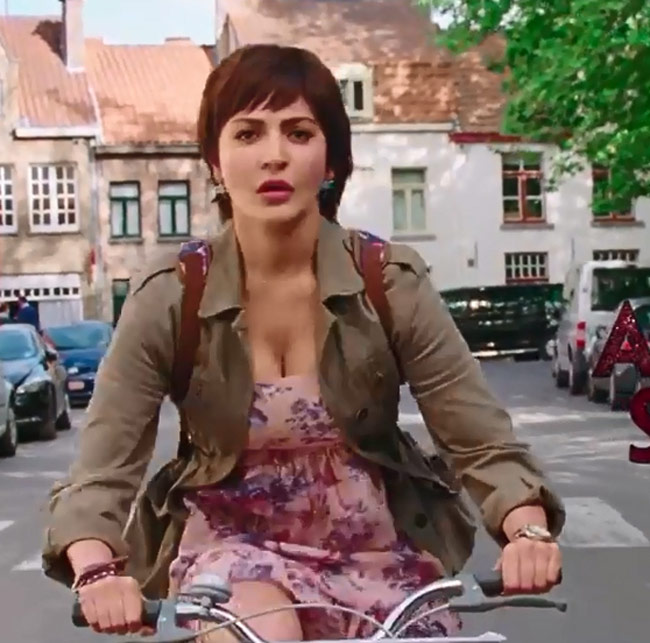 देखिए PK में आमिर खान का सतरंगी-अतरंगी अंदाज