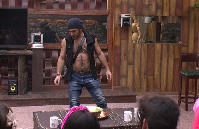 Bigg Boss 8: आज उतारेंगे एक-दूसरे की नकल