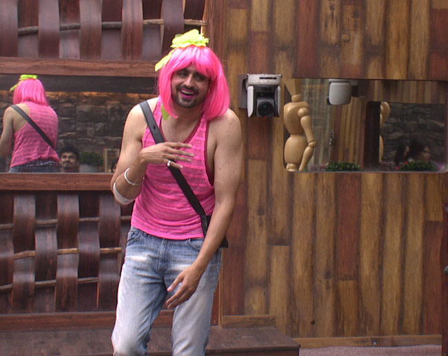 Bigg Boss 8: आज उतारेंगे एक-दूसरे की नकल