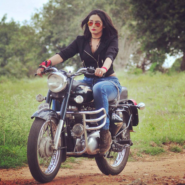 सुर्खियों में आईं पर्दे की ये 'अम्‍मा'