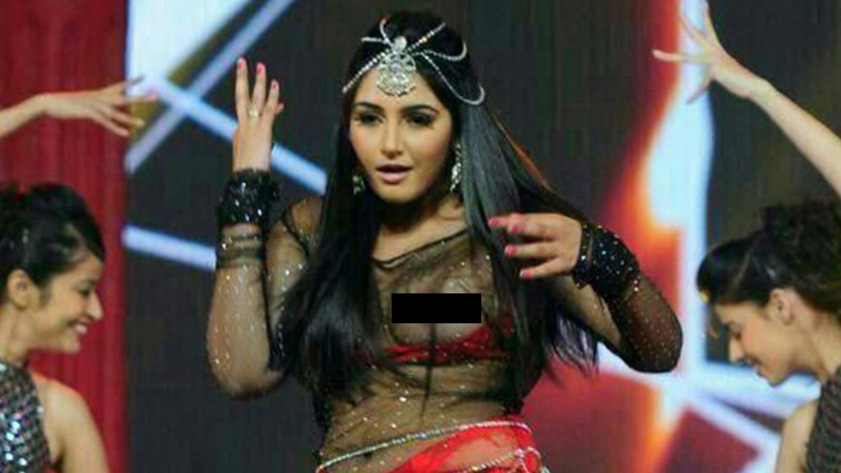 सुर्खियों में आईं पर्दे की ये 'अम्‍मा'