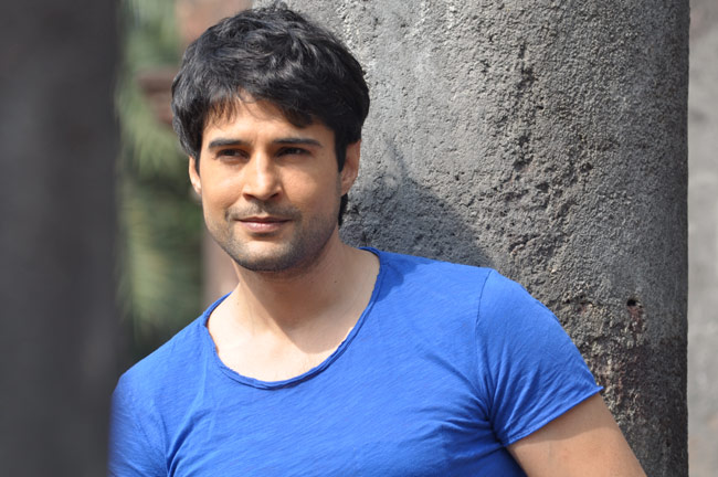 हैंडसम एक्‍टर राजीव खंडेलवाल को जन्‍मदिन मुबारक.. .