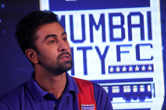 सितारों ने खरीदी टीम, खेल में लगा ग्लैमर का तड़का