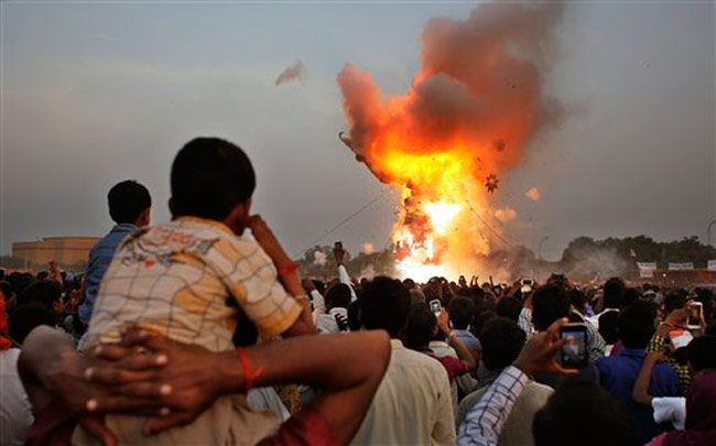 तस्‍वीरों में देखें दुर्गा विसर्जन और रावण दहन