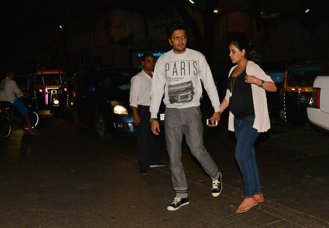 ...जब छुपते-छुपाते घर से बाहर निकले सैफ-करीना, जेनेलिया-रितेश