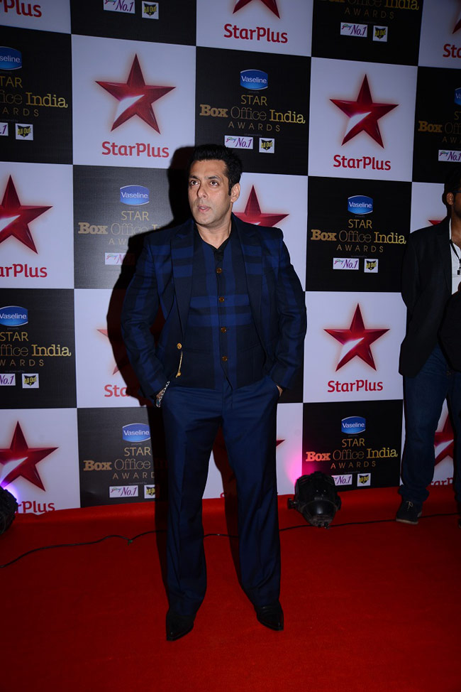 पहली बार हुए 'स्टार बॉक्स ऑफिस इंडिया अवॉर्ड्स' में पहुंचा बॉलीवुड 'कुनबा'