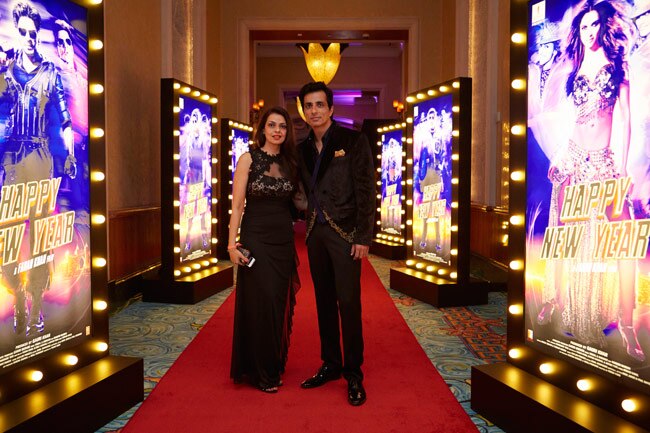 दुबई में 'हैप्‍पी न्‍यू ईयर' का ग्रैंड वर्ल्‍ड प्रीमियर