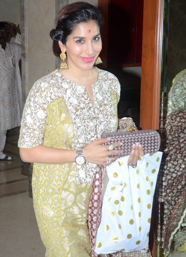 बॉलीवुड में नवरात्र की धूम, मान्यता के घर माता की चौकी