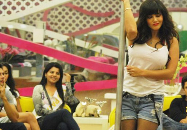 पोल डांस में जलवा दिखाती बॉलीवुड अभ‍िनेत्रियां