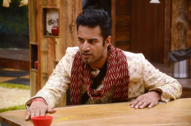 Bigg Boss 8: सोनाली और उपेन की हंगामेदार 'शादी'