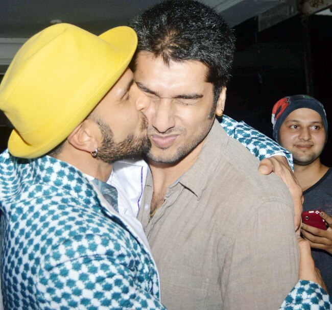 'किल दिल' की स्कीनिंग पर रणवीर बने 'सीरियल किसर'