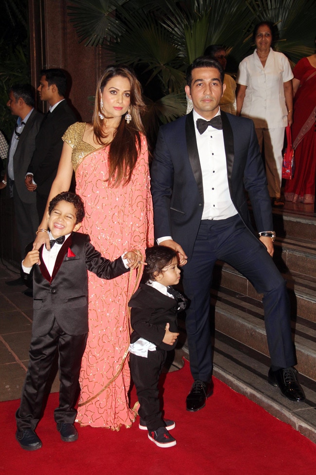 बॉलीवुड सितारों से रोशन हुआ अर्पिता-आयुष का रिसेप्शन