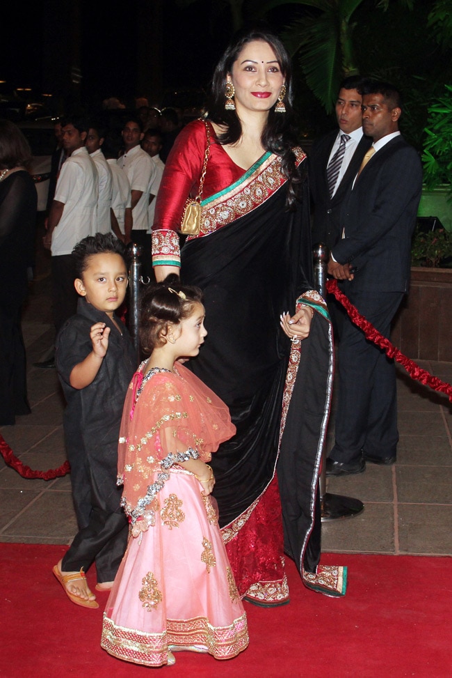 बॉलीवुड सितारों से रोशन हुआ अर्पिता-आयुष का रिसेप्शन