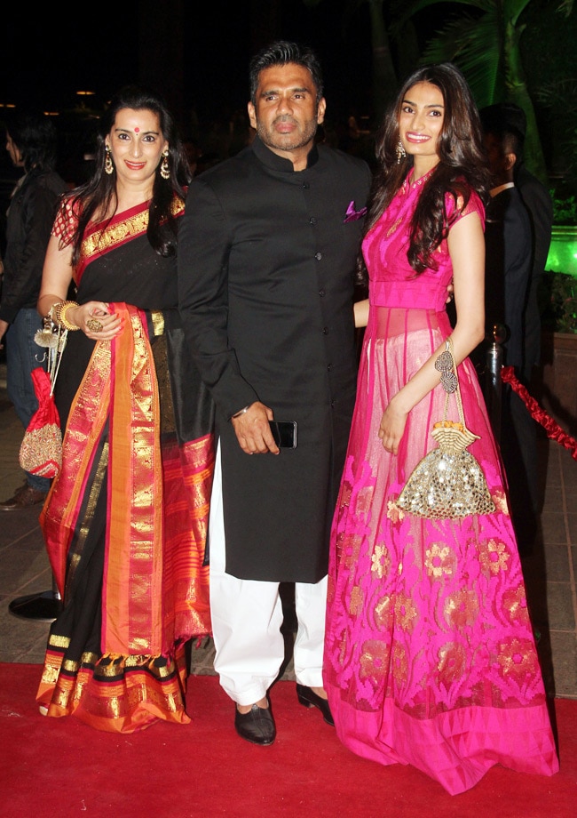 बॉलीवुड सितारों से रोशन हुआ अर्पिता-आयुष का रिसेप्शन