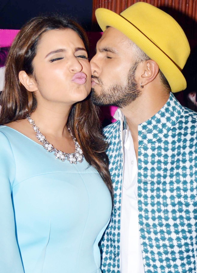 'किल दिल' की स्कीनिंग पर रणवीर बने 'सीरियल किसर'