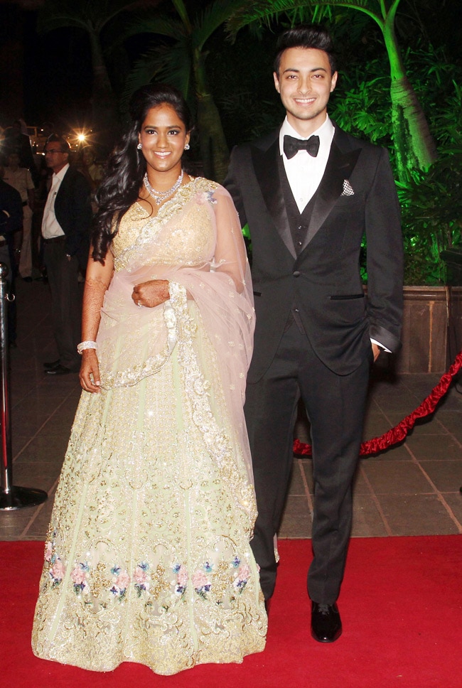 अर्पिता के रिसेप्शन की सबसे शानदार तस्वीरें