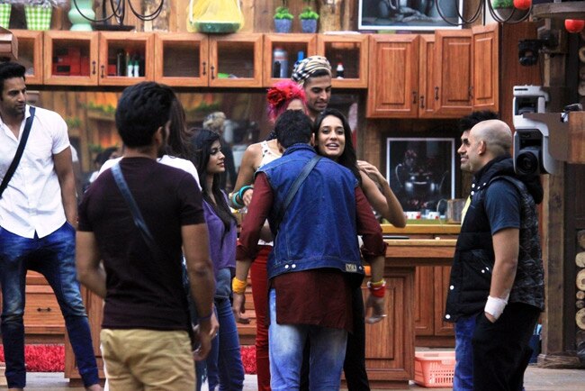 'द शौकीन्स' फिल्म के प्रमोशन के लिए 'बिग बॉस' पहुंची लीजा हेडन